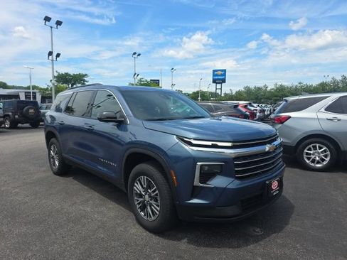 Used 2026 Chevrolet Traverse LT AWD/4WD image 1