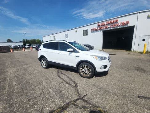 Used 2018 Ford Escape SE w/ SE Sync 3 Package AWD/4WD image 8