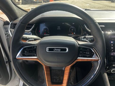 Used 2022 Jeep Grand Cherokee L Summit AWD/4WD image 8