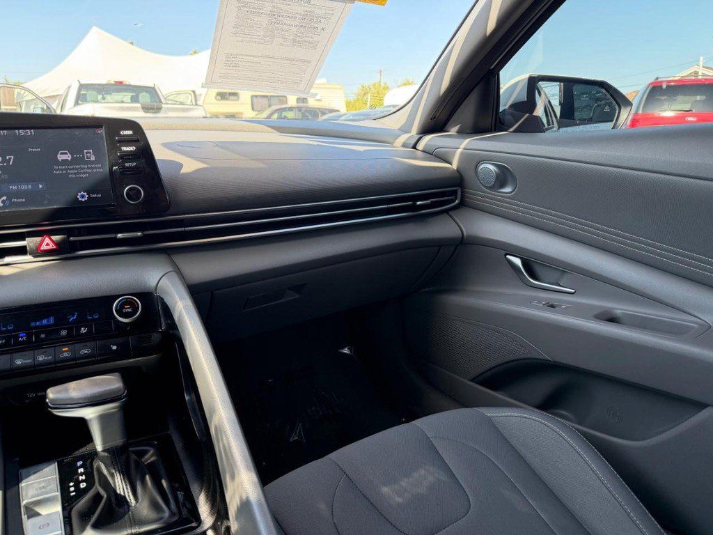 Used 2022 Hyundai Elantra SEL w/ Convenience Package FWD image 26