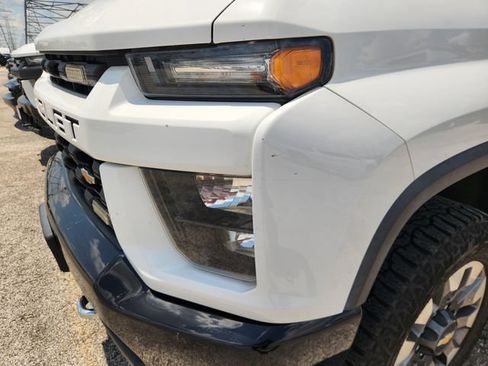 Used 2022 Chevrolet Silverado 2500 Custom w/ Custom Convenience Package AWD/4WD image 5