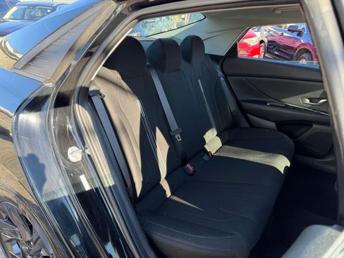 Used 2022 Hyundai Elantra SEL image 10