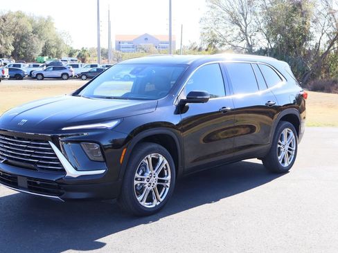 Used 2025 Buick Enclave Preferred w/ Power Package image 4