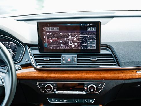 Used 2023 Audi Q5 e Premium Plus image 11