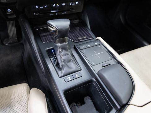 Used 2019 Lexus ES 300h FWD image 19