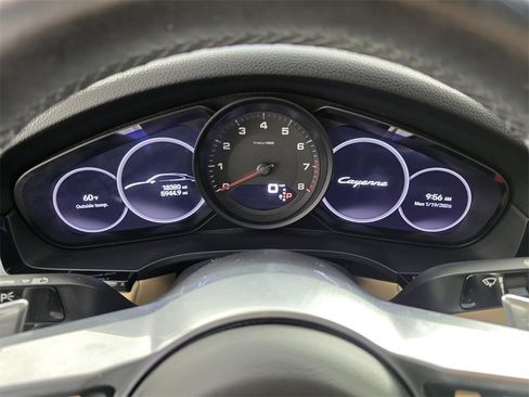 Used 2022 Porsche Cayenne Coupe image 21