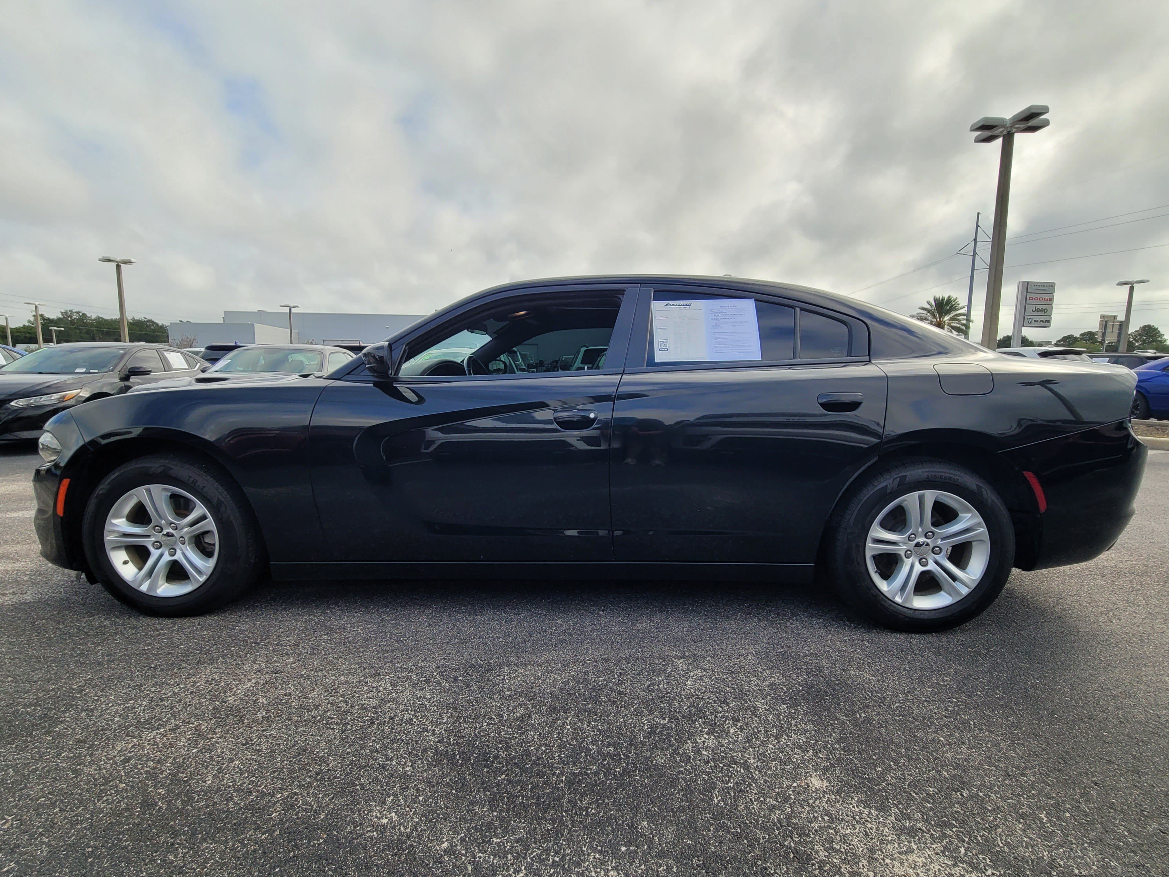 Used 2022 Dodge Charger SXT w/ Leather Interior Group RWD image 7
