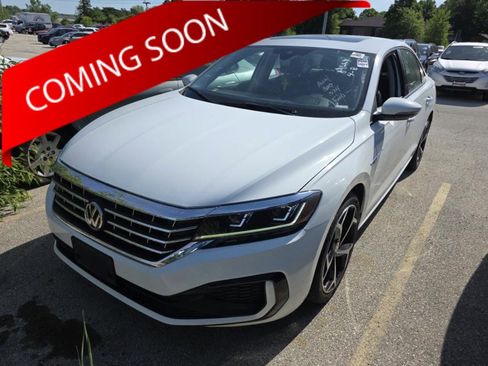 Used 2020 Volkswagen Passat 2.0T R-Line FWD image 1