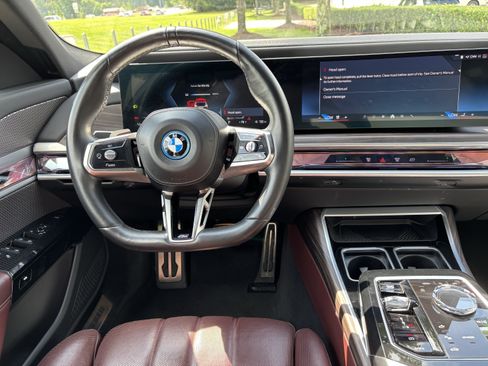Used 2024 BMW i7 xDrive60 AWD/4WD image 28