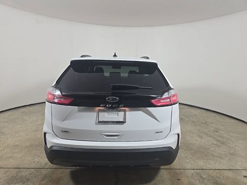 Used 2024 Ford Edge SEL w/ Sport Appearance Package image 5