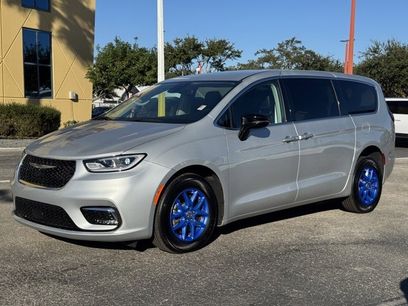 Used 2024 Chrysler Pacifica Touring-L