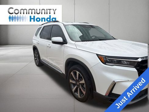Certified 2024 Honda Pilot Touring image 1