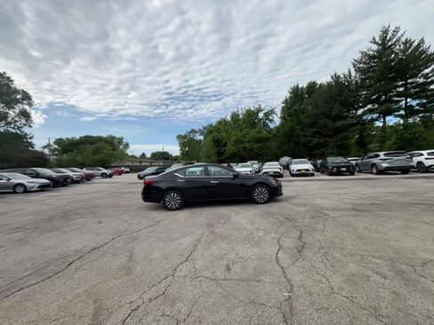 Used 2025 Nissan Altima 2.5 SV FWD image 11