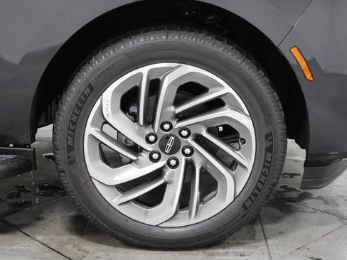 New 2026 Lincoln Navigator Premiere AWD/4WD image 13