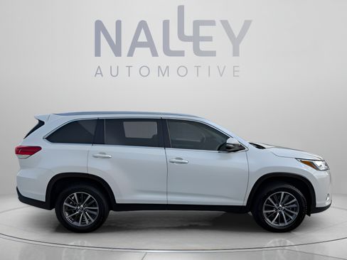 Used 2019 Toyota Highlander XLE FWD image 6