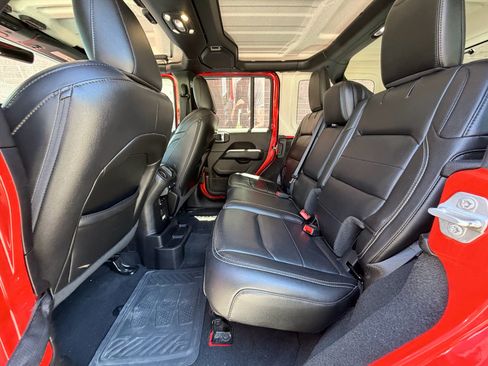 Used 2020 Jeep Wrangler Unlimited Sahara w/ Uconnect 4C Nav & Sound Group AWD/4WD image 22