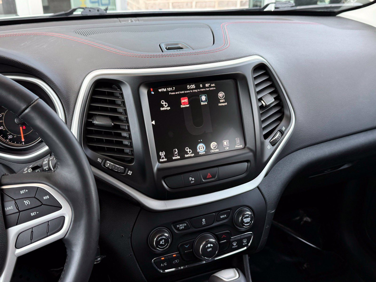 Used 2017 Jeep Cherokee Trailhawk AWD/4WD image 36
