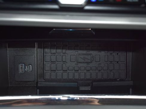 Used 2024 Ford Expedition XLT AWD/4WD image 33