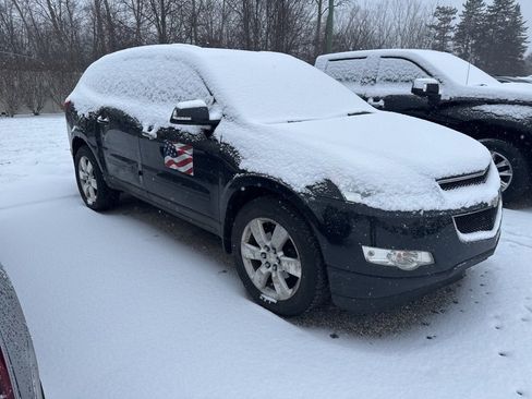 Used 2011 Chevrolet Traverse LT w/ Personal Connectivity Package image 2