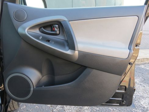 Used 2010 Toyota RAV4 2WD image 23