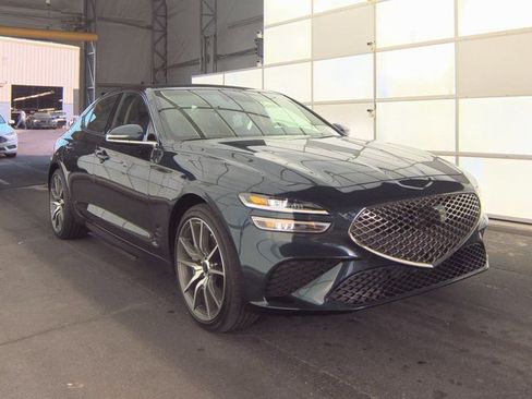 Used 2025 Genesis G70 2.5T image 3