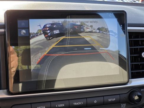 Certified 2025 Hyundai Venue SEL image 21