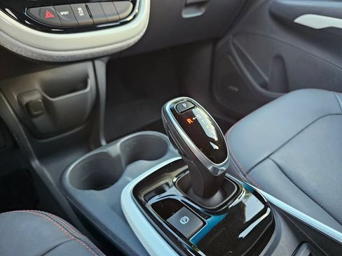 Used 2020 Chevrolet Bolt Premier w/ Infotainment Package FWD image 30