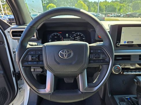 Used 2025 Toyota Tacoma TRD Off-Road AWD/4WD image 17