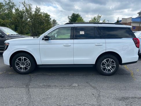 Certified 2025 Ford Expedition Active AWD/4WD image 9