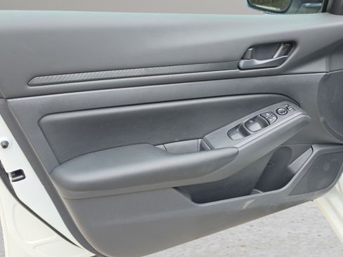 Certified 2025 Nissan Altima 2.5 S FWD image 33
