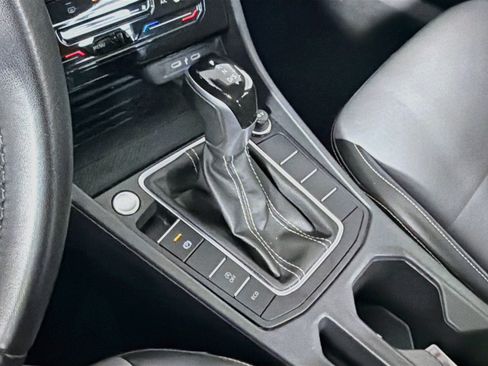 Used 2025 Volkswagen Jetta SE FWD image 25