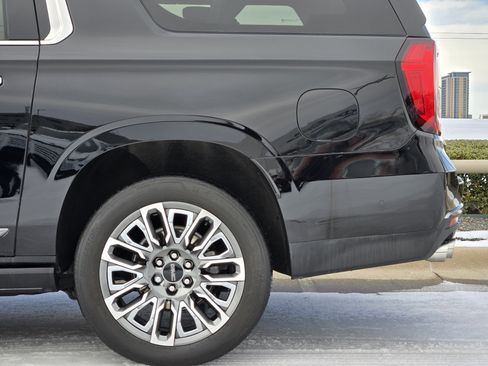 Used 2023 GMC Yukon XL Denali Ultimate image 12