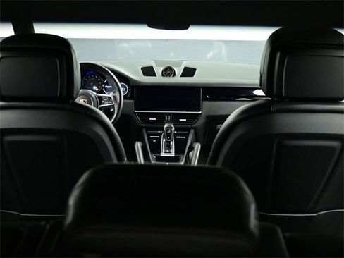 Used 2020 Porsche Cayenne S image 47