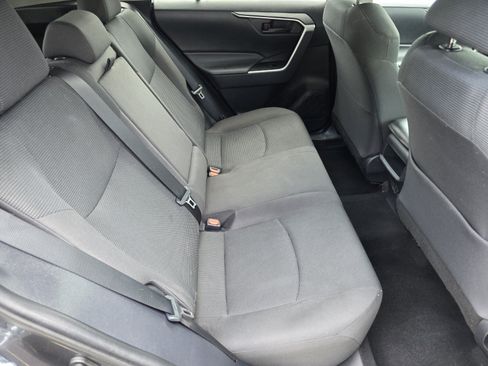 Used 2021 Toyota RAV4 LE AWD/4WD image 5