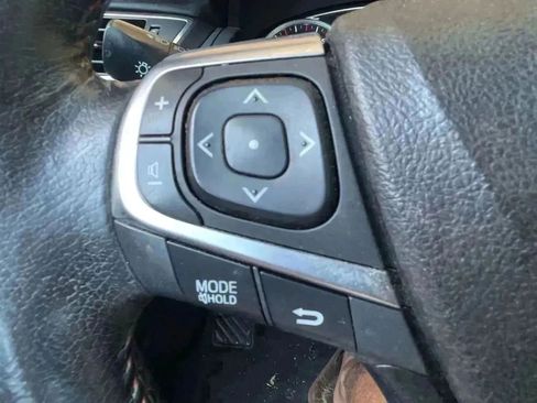 Used 2016 Toyota Camry SE image 17