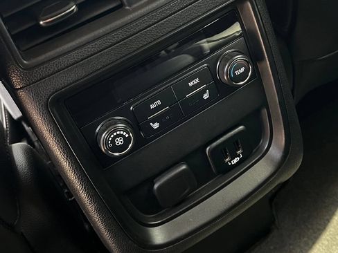 Used 2017 Buick Envision Essence FWD image 24