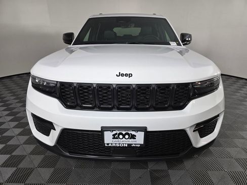 New 2025 Jeep Grand Cherokee Limited w/ Black Appearance Package image 9