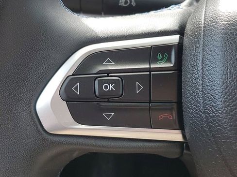 Used 2022 Jeep Compass Latitude FWD image 12