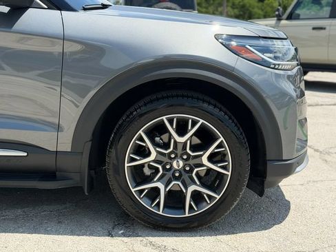 Used 2025 Ford Explorer Platinum w/ Ultimate Package AWD/4WD image 9