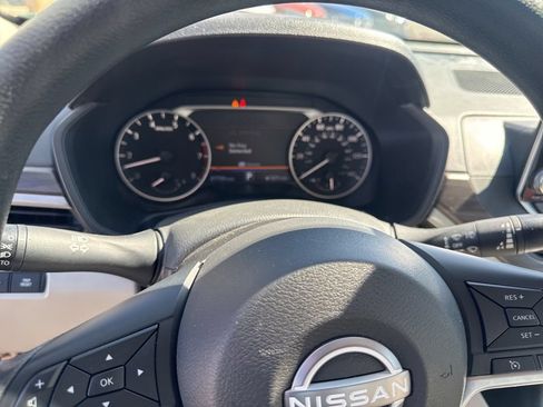 Used 2024 Nissan Altima 2.5 SV FWD image 10