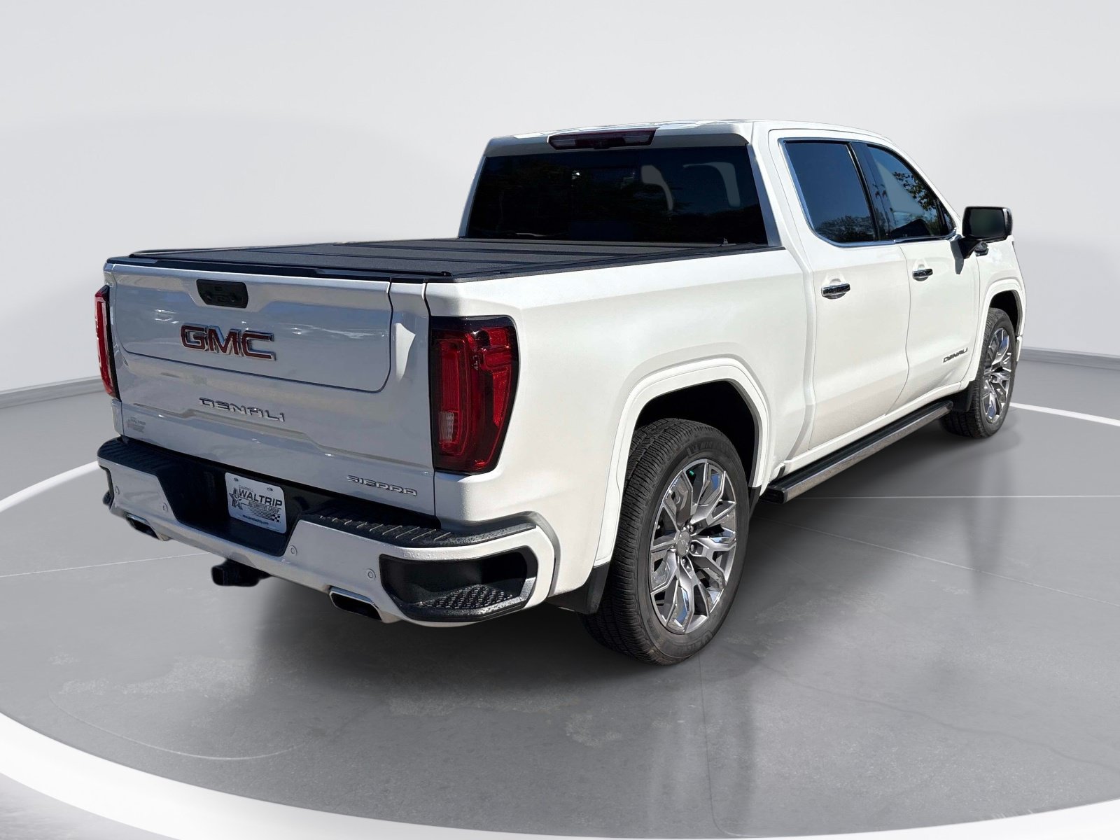 Used 2023 GMC Sierra 1500 Denali w/ Denali Reserve Package AWD/4WD image 8