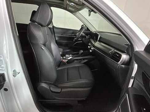 Used 2025 Kia Telluride S FWD image 30