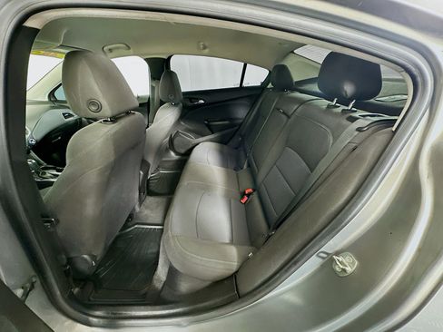 Used 2018 Chevrolet Cruze LT w/ Convenience Package image 25
