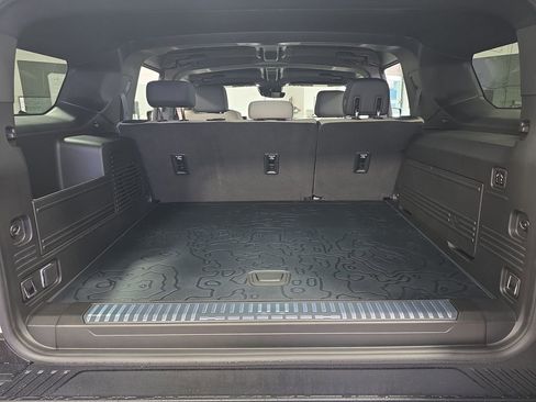 New 2026 GMC Hummer EV SUV w/ LPO, Dark Essentials Package AWD/4WD image 12