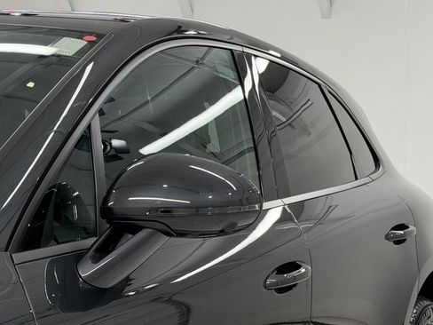 Certified 2025 Porsche Macan image 19