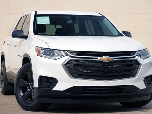 Used 2020 Chevrolet Traverse LS FWD image 2