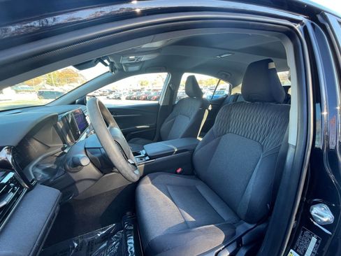 Used 2025 Toyota Camry LE image 31