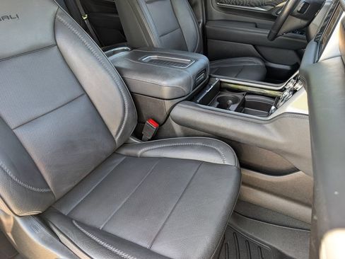 Used 2021 GMC Yukon Denali w/ Denali Premium Package AWD/4WD image 23