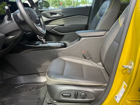 Used 2024 Chevrolet Trax ACTIV w/ Sunroof Package FWD image 16