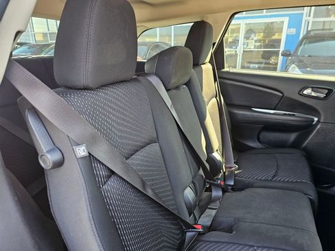 Used 2019 Dodge Journey SE image 16